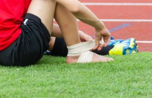 إصابات الملاعب والعلاج الطبيعي