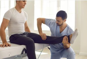 طرق حديثة لعلاج إصابات الملاعب في مسقط: من التشخيص حتى العودة للملعب
